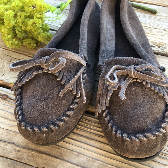minnetonka gray moccasins
